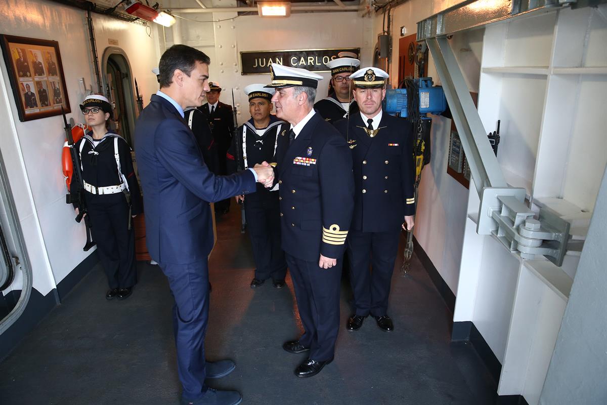 24/12/2018. Pedro Sánchez saluda a las tropas españolas en misión humanitaria en el extranjero. El presidente del Gobierno, Pedro Sánchez, a...